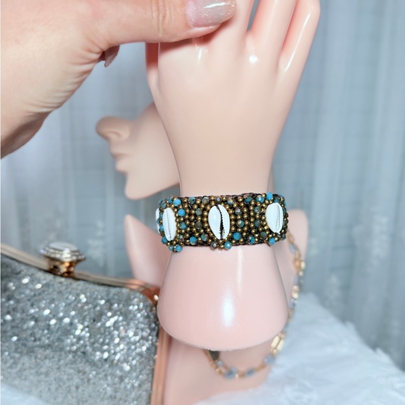 ⚜️ Handcrafted Beaded Bracelet with Shell Accents - Picture 10 of 11